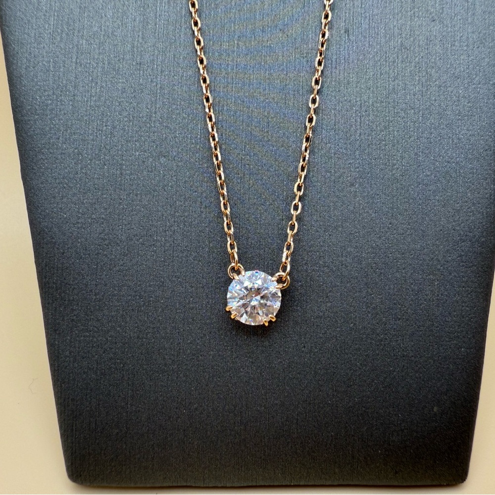🦢SWAROVSKI NECKLACE 🦢 - Picture 7 of 15